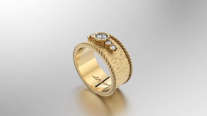 Rope Bordered Ring with 5 diamonds persp 1.5